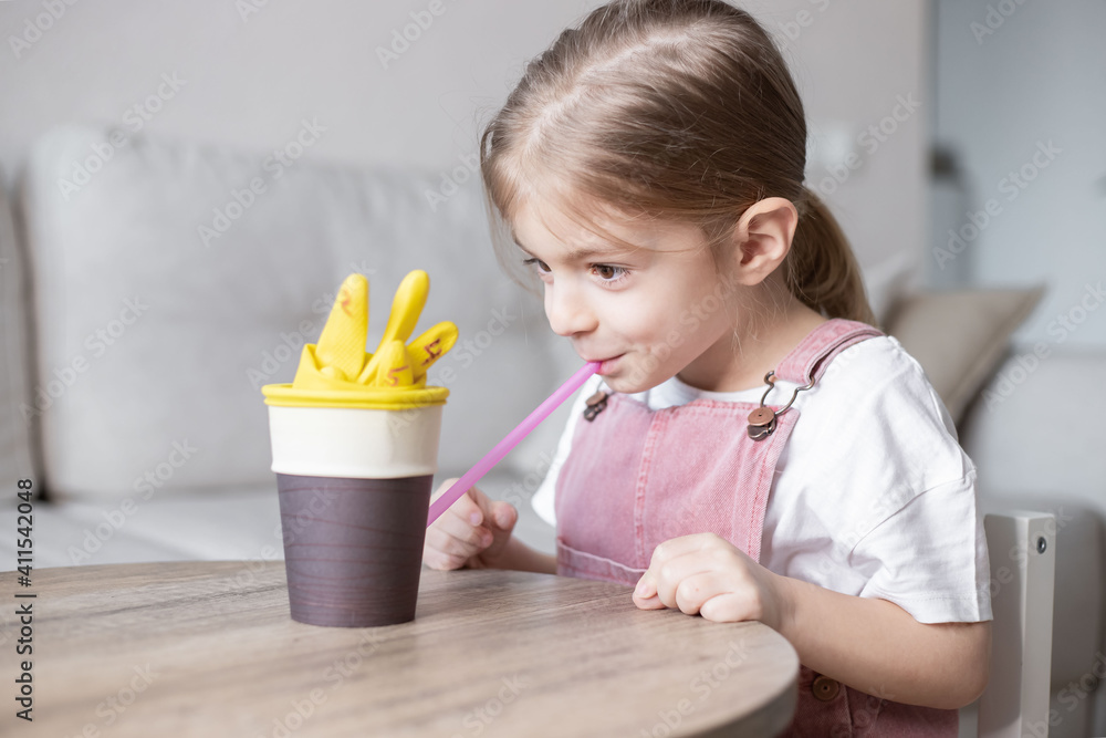 Home made activities, Diy, exercise for oral articulation, mouth system, speech training for toddlers. Home made activities, Diy, exercise for oral articulation, mouth system, speech training for toddlers.