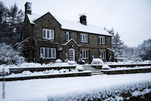 old house in the snow © Lee