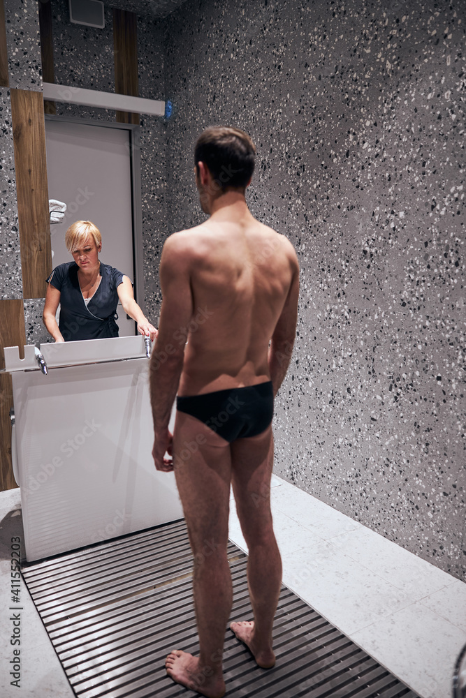 Obraz premium Woman working in recovery spa centre with male visitor