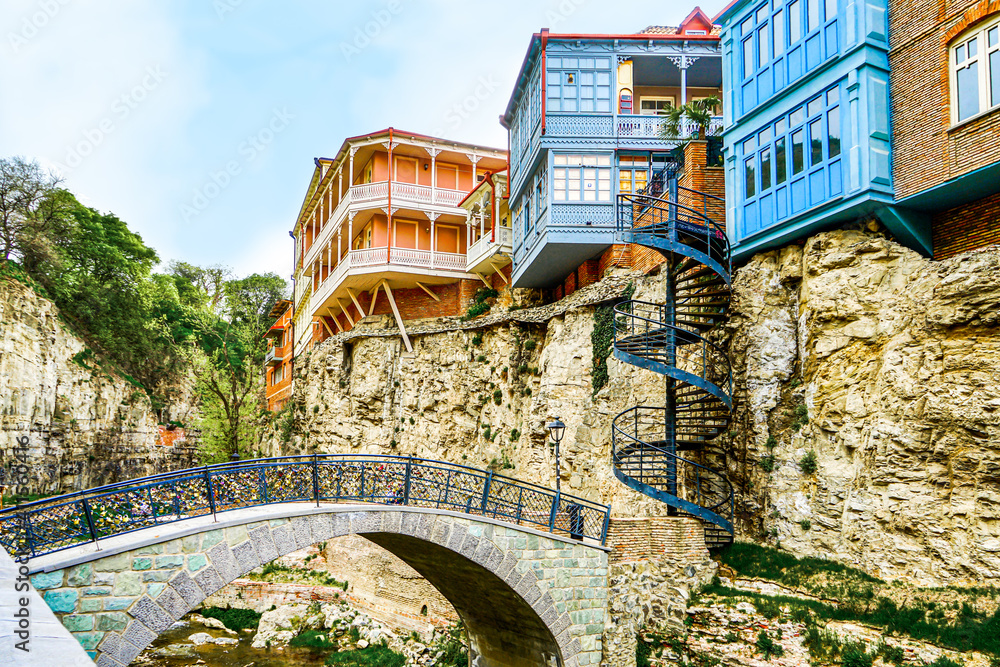 Φωτογραφία Georgia, typical Georgian houses in Tbilissi with wooden balconies