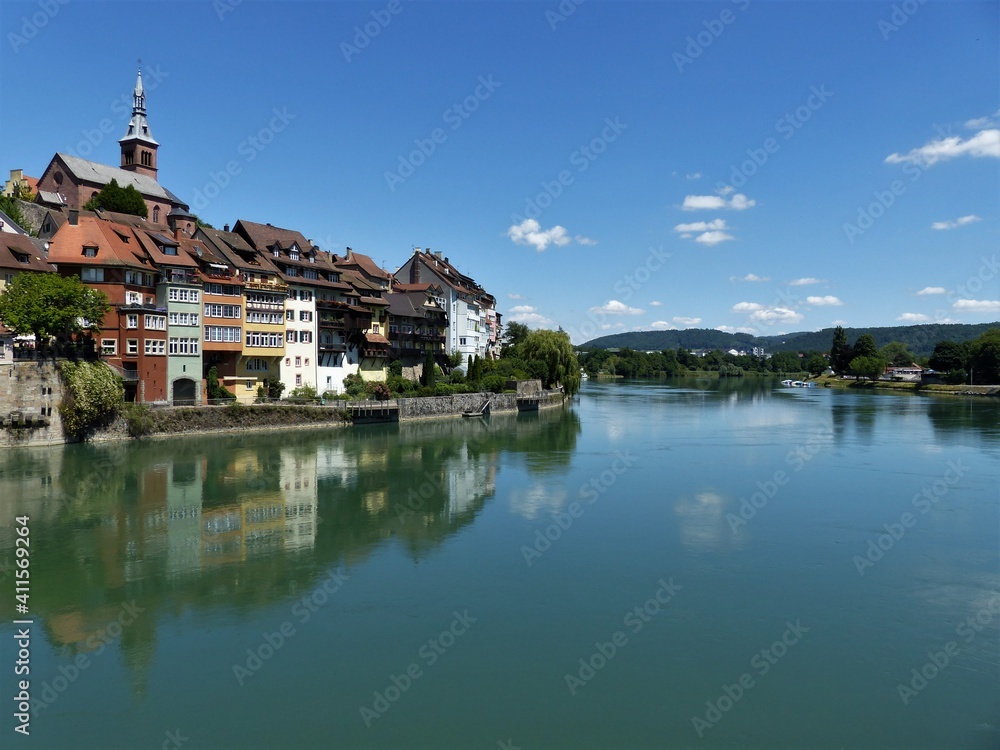 Panorama mit Häusern am Hochrhein in Laufenburg