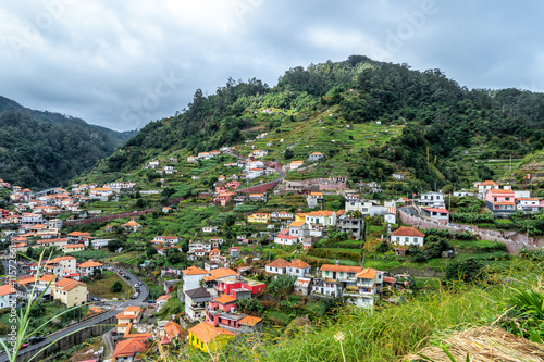 Berge zwischen Machico und Santo António da Serra, Hafen, Madeira, Portugal,