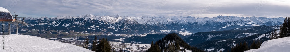 Winterpanorama Allgäuer Alpen vom Weiherkopf.