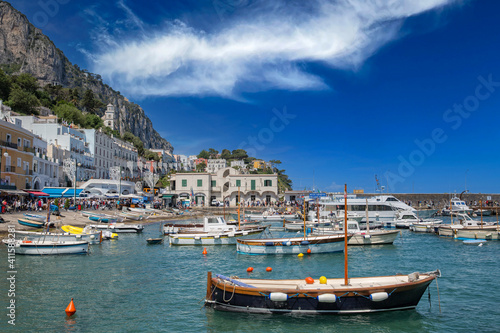 Marina with yachts and boats at Capri Island town. View of boat harbor and Marina Grande, on the Island of Capri, with colorful buildings and high mountains in the background, Tyrrhenian sea, Italy © Viennamotion KG
