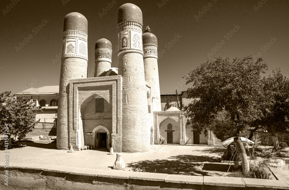 Fototapeta premium Buchara mystic mosque in black and white