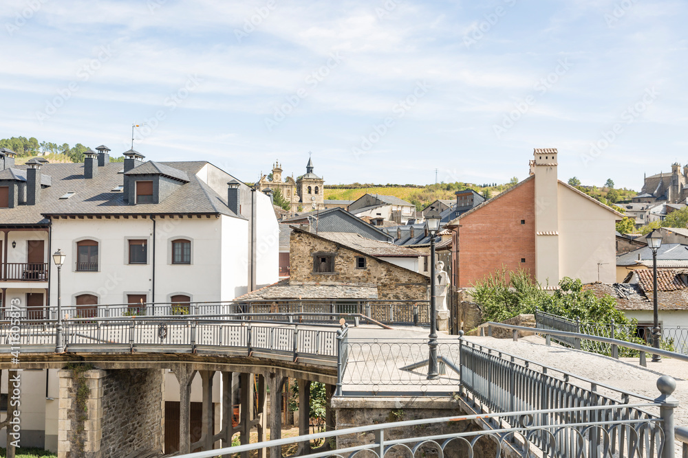 Obraz premium Fuente Quintano Viaduct in Villafranca del Bierzo, El Bierzo region, province of Leon, Castile and Leon, Spain