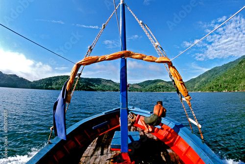 Barco de pesca em Ilha Grande. Angra dos Reis. Rio de Janeiro