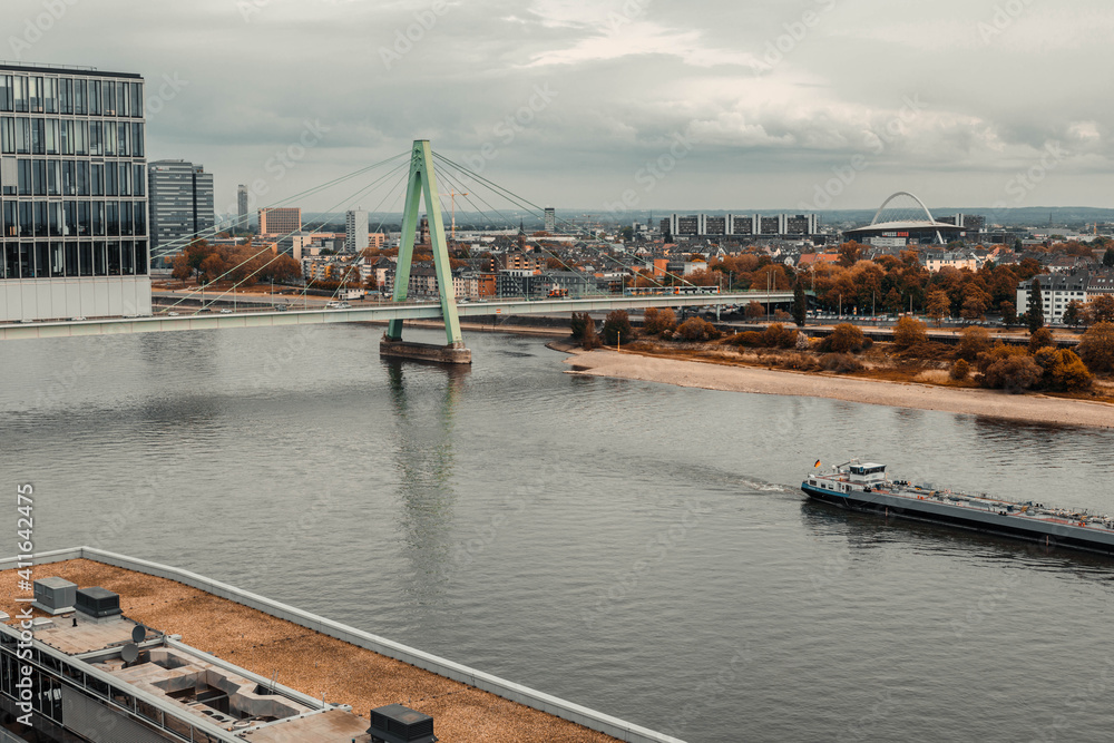Fototapeta premium Ein Ausblick aus den Kranhäusern