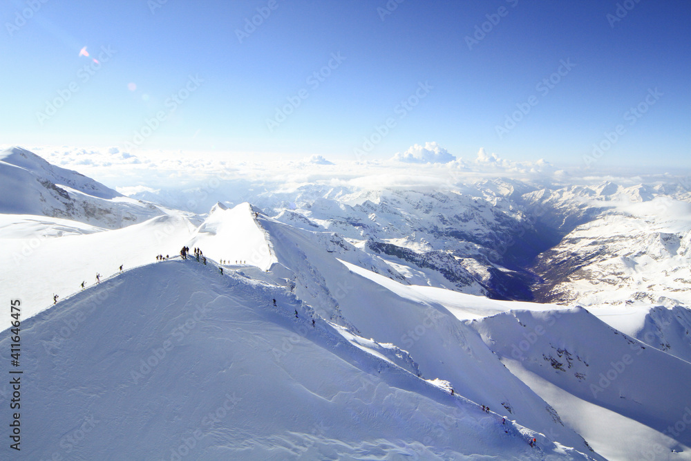 Scialpinisti in cresta sul Monte Rosa