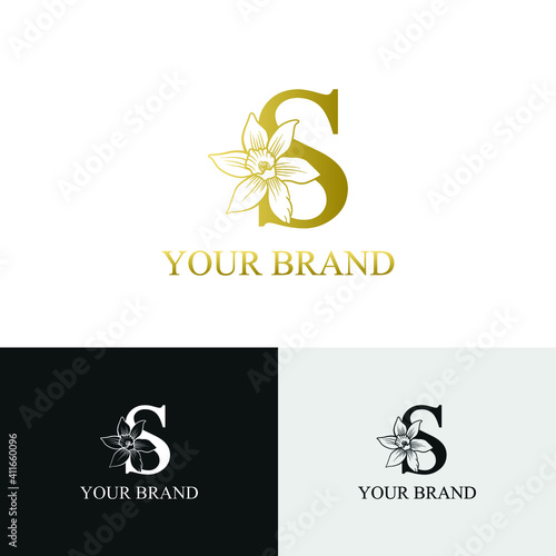 Golden Luxury Initial letter s with March Daffodils narcissus flower for cosmetic, Jewelry, boutique, hotel logo concept vector