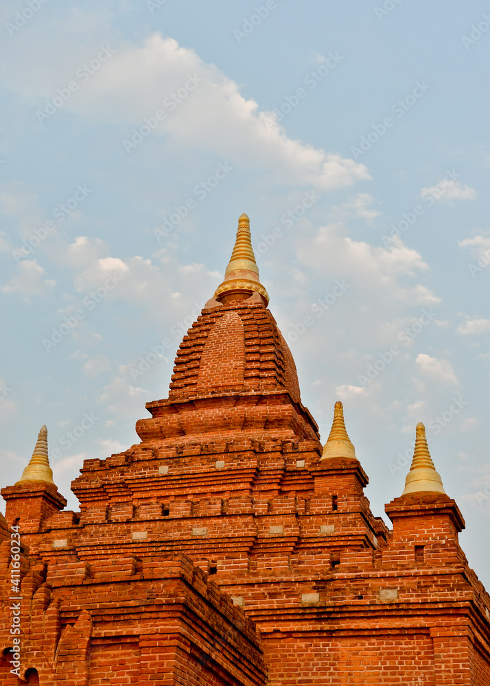 Naklejka premium Old Bagan at sunrise