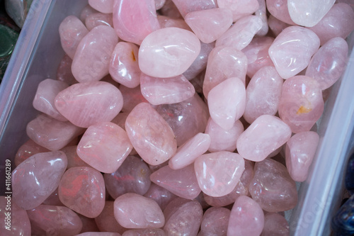 Obraz na plátně Pile of Tumbled Pink Rose Quartz Polished Crystal Gemstones