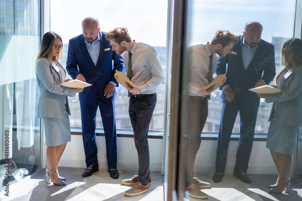 Obraz premium Office employees having a meeting