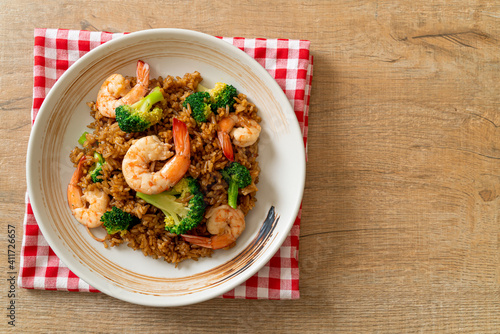 fried rice with broccoli and shrimps
