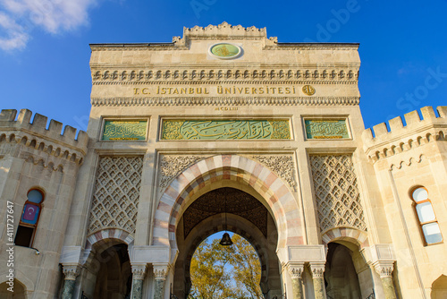 Canvas Print The main gate of Istanbul University in Istanbul, Turkey