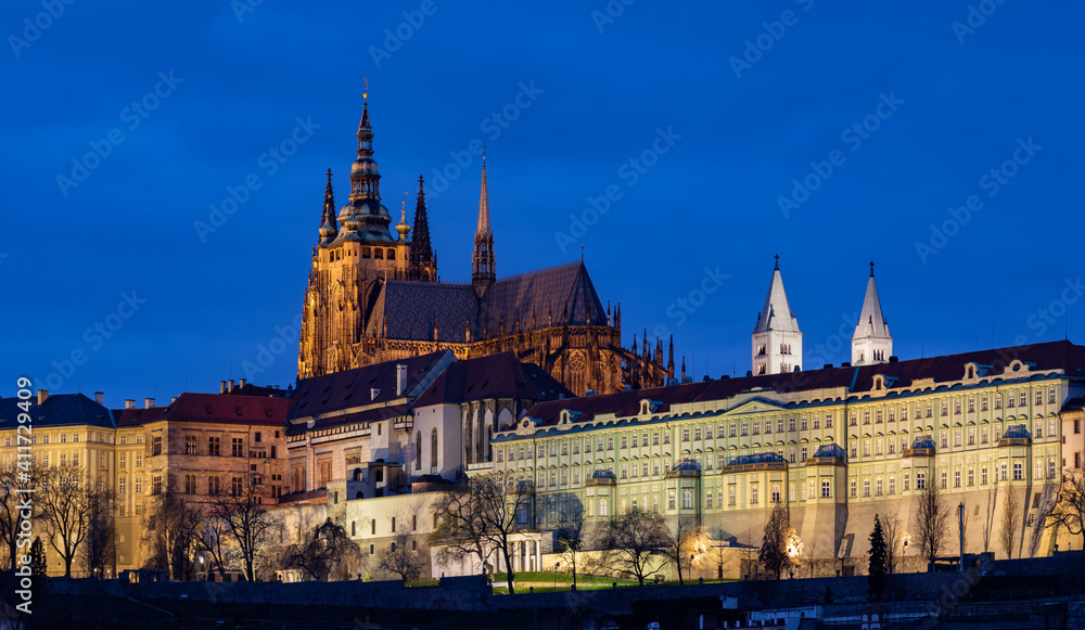 night view of Prague's Prague castle and cathedral.