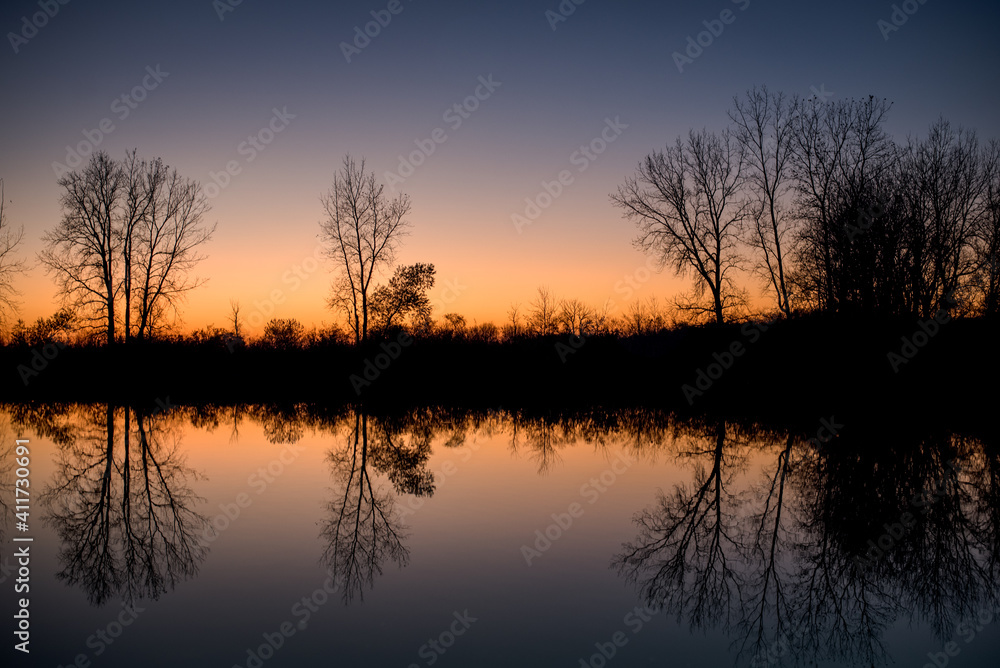 Obraz premium sunset on water