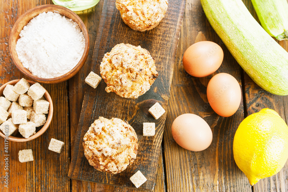 Muffins with zucchini and lemon Muffins with zucchini and lemon