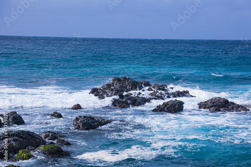 waves and rocks © Ky