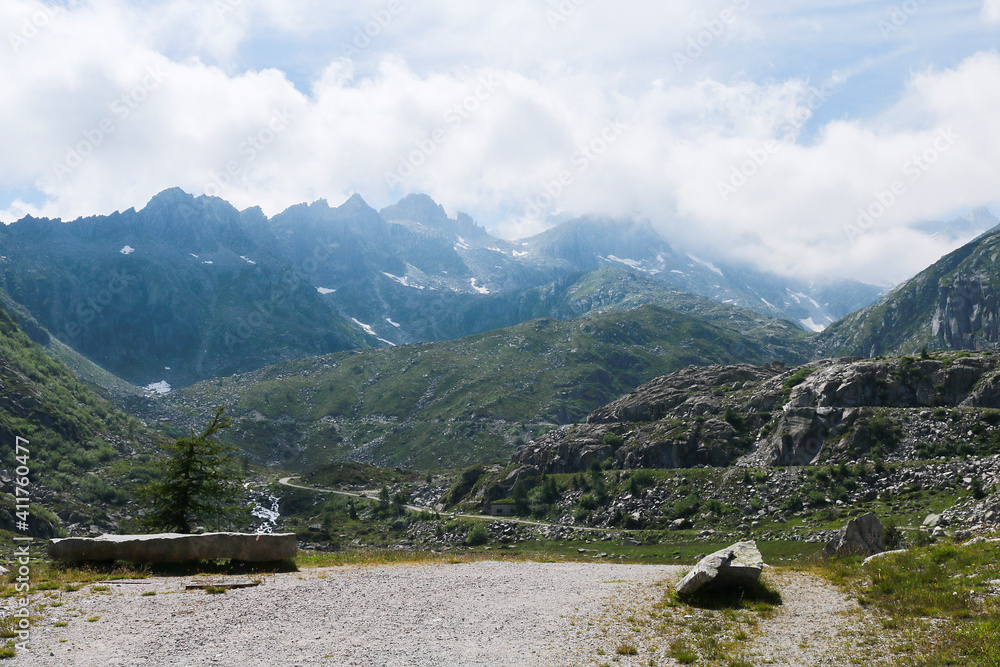 Bellissima vista panoramica dal sentiero che porta ai laghi Cornisello nella Val Nambrone in Trentino, viaggi e paesaggi in Itali