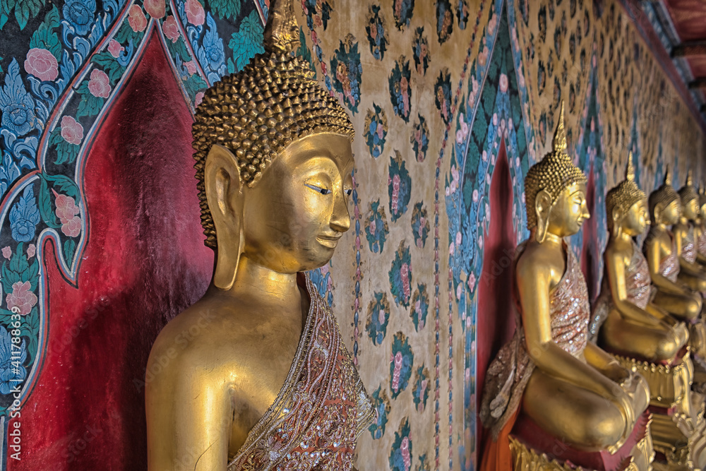 golden buddha statue