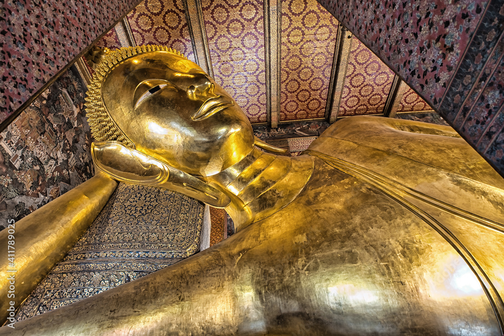 reclining buddha in wat pho city
