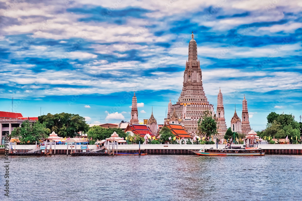 Naklejka premium Wat Arun temple of dawn in Bangkok