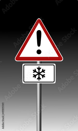 Verkehrszeichen Achtung mit Zusatzschild Schneefall vor dunklem Hintergrund mit Farbverlauf