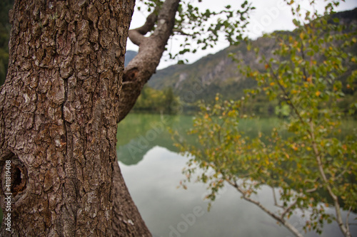 See in den Alpen im Spätsommer
