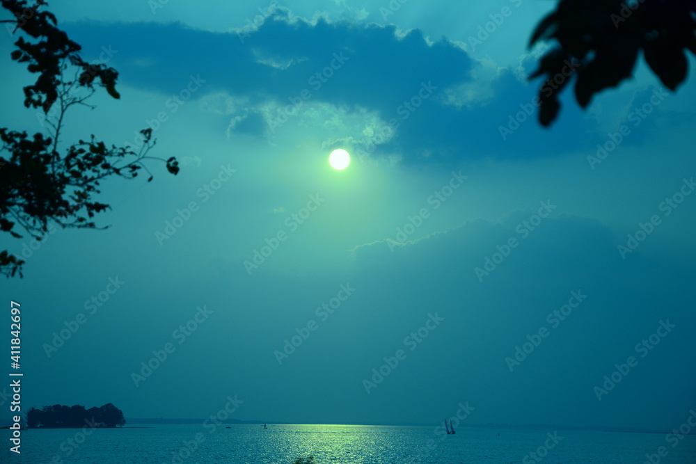 Obraz premium sunset over the ocean