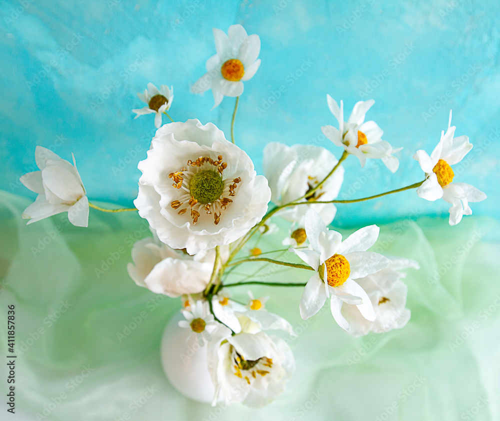 Obraz premium chamomile flowers, pastry flowers, sweet bouquet