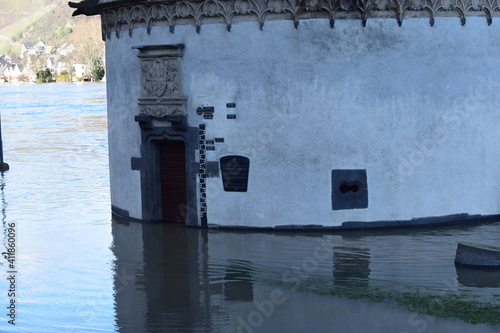 Alter Krahnen Andernach im Hochwasser photo