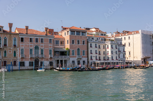 Panoramic view of Grand Canal (Canal Grande) with active traffic boats © TravelFlow