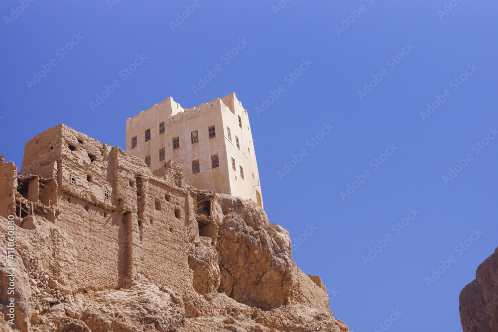 Hadramout Doa'n Yemen. One of the ancient palaces at the top of the mountains - Image