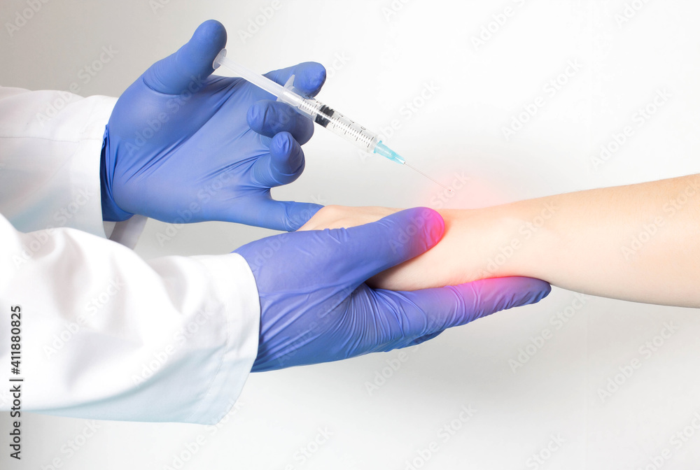 A doctor rheumatologist performs a wrist block on a patient who has