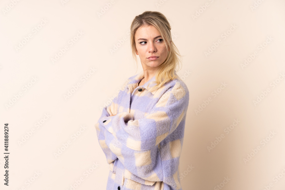 Blonde woman over isolated background keeping the arms crossed Blonde woman over isolated background keeping the arms crossed