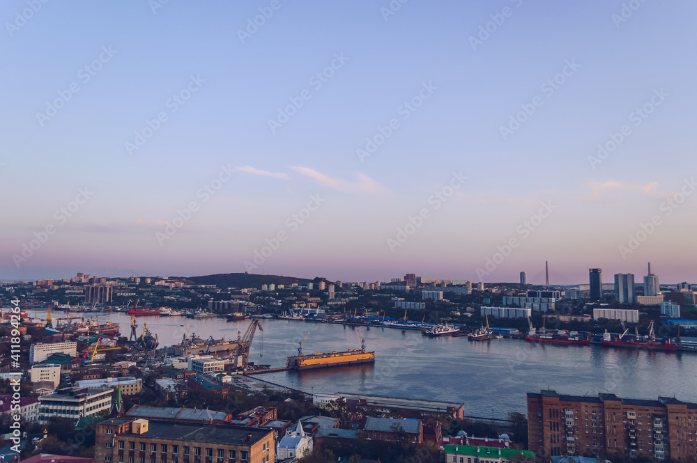 Obraz premium golden horn bay from above at sunset