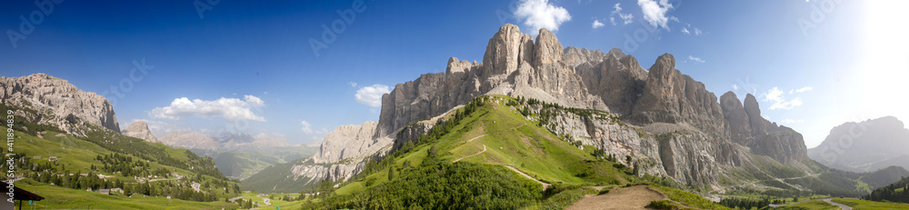 Fototapeta premium Veduta Dolomitica dal passo Gardena