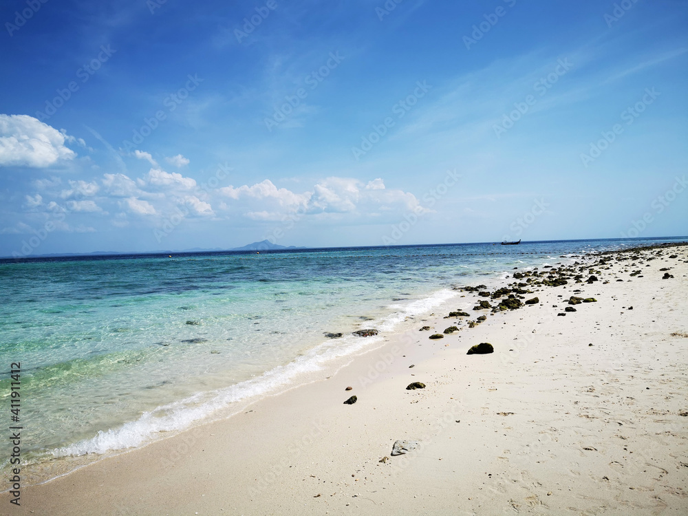 Obraz premium tropical beach with sky