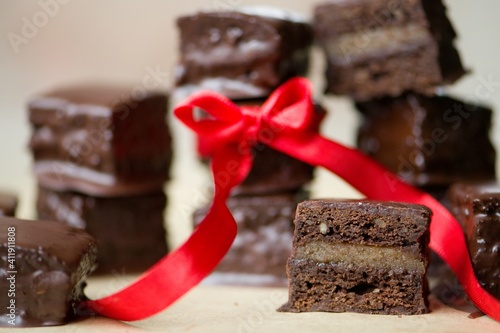 selbstgemachte Dominosteine glutenfrei, Schokoüberzug mit Kokosblütenzucker  photo