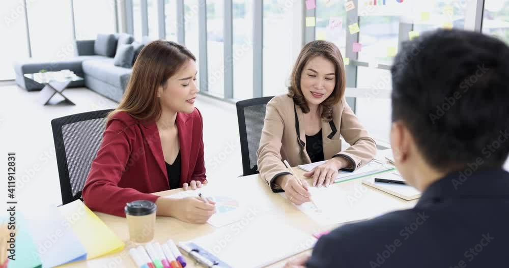 Group of business people proposes new ideas to their colleagues at meetings. Group of business people proposes new ideas to their colleagues at meetings.