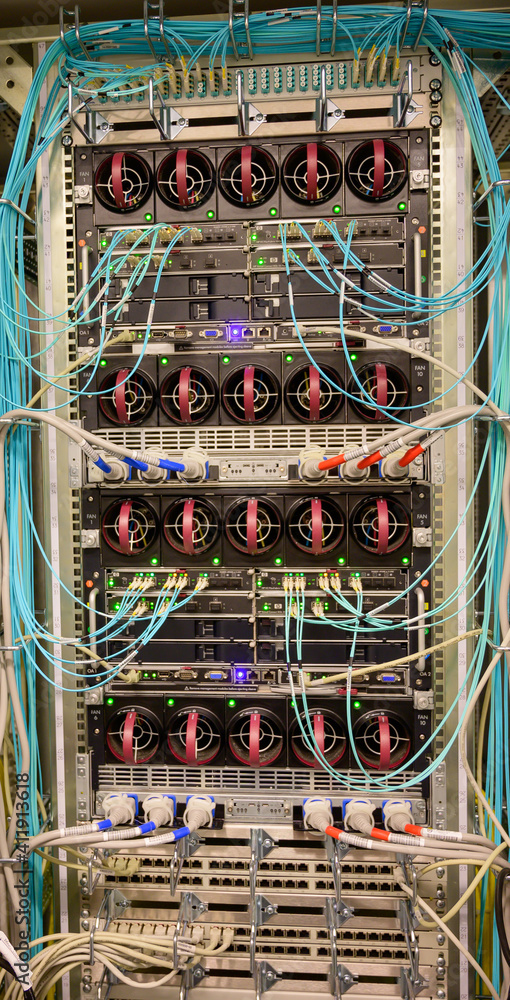 Bladesystem Enclosure in einem Rechenzentrum Server-Rack Stock Photo ...