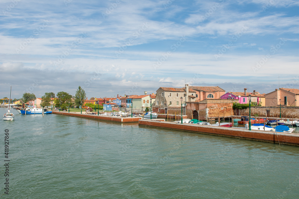 discovery of the city of Venice, Burano and its small canals and romantic alleys