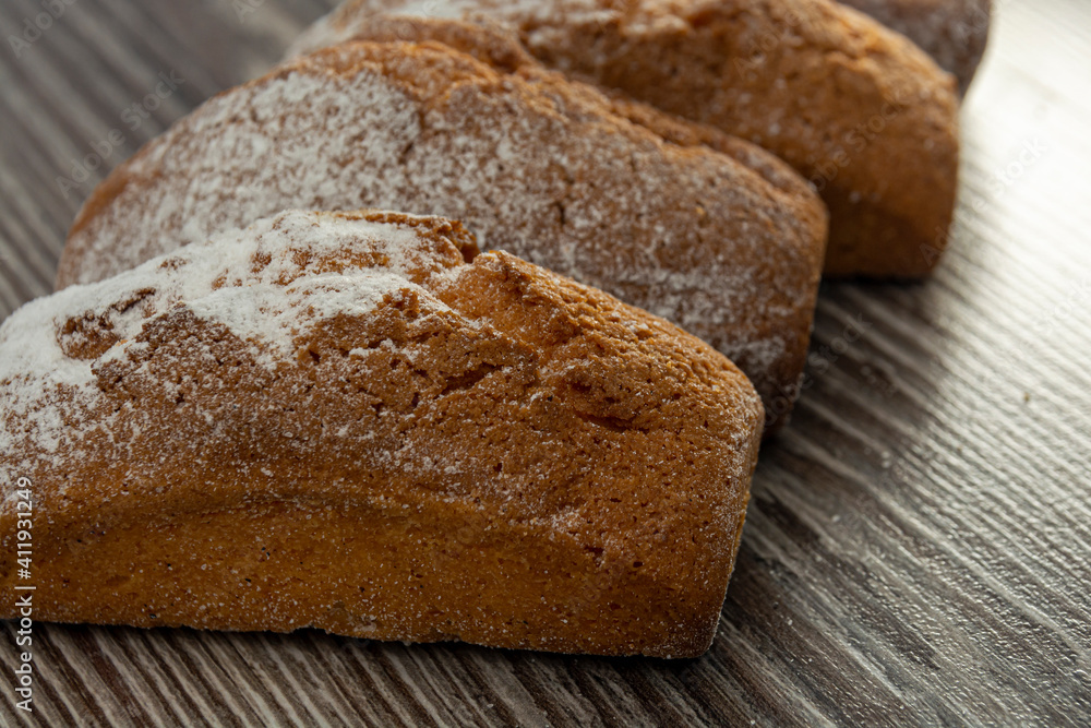 Close-up muffins with bran with raisins. Healthy or not healthy food concept. Cupcakes, muffins in powdered sugar close-up. Close-up muffins with bran with raisins. Healthy or not healthy food concept. Cupcakes, muffins in powdered sugar close-up.