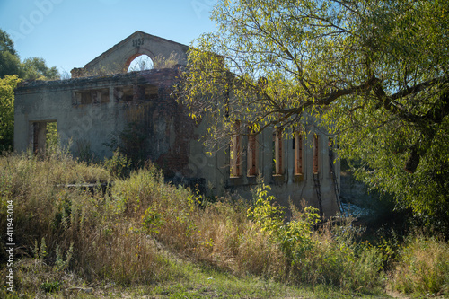 Overall plan. Mill building. Old mill on the Khopyor river. Destroyed dam and building. August on the river. Rafting and travel. Descent downstream.