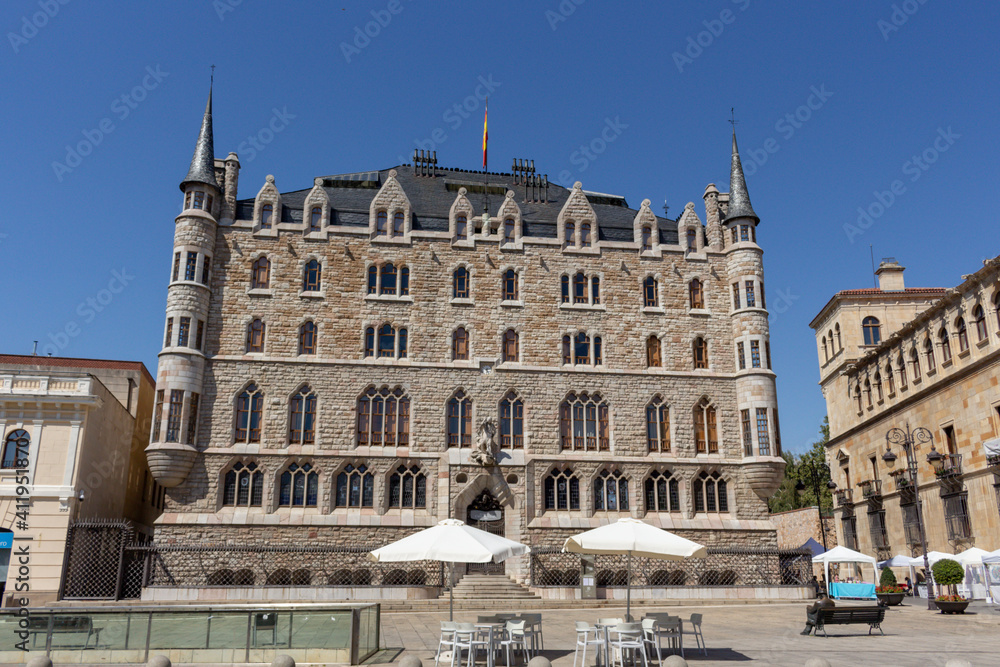 Fototapeta premium Leon, Spain - September 5, 2020: The Casa Botines is a Modernist building designed by Antoni Gaudí. Botines House is one of the most interesting pieces of nineteenth-century architecture in Spain.
