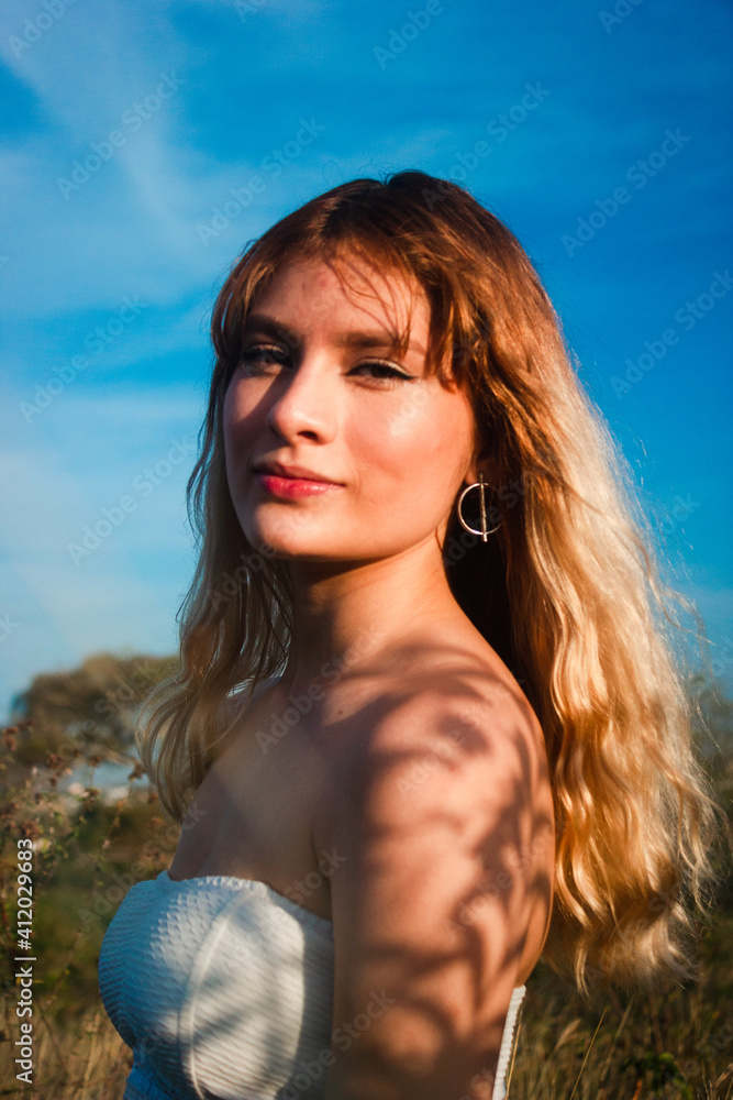 female model posing in nature, selective focus, warm colors, latin model, beautiful woman posing in fashion, modeling in nature with latin model female model posing in nature, selective focus, warm colors, latin model, beautiful woman posing in fashion, modeling in nature with latin model