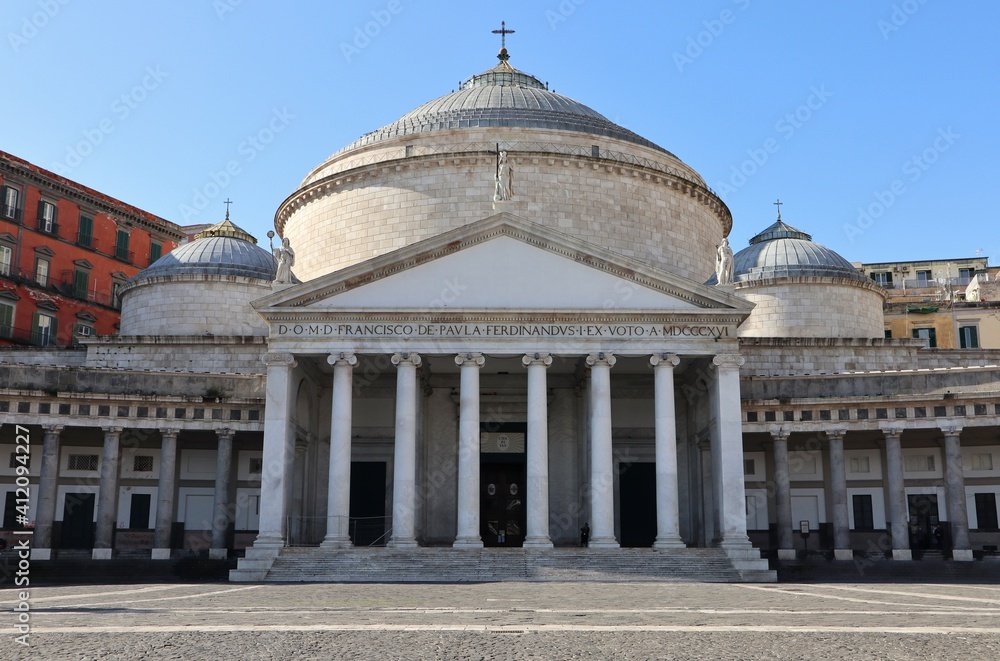 Napoli - Facciata della Basilica di San Francesco da Paola