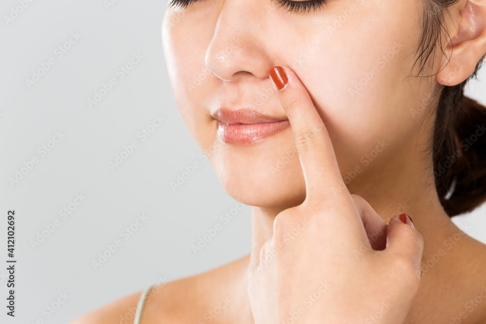 Fototapeta premium 鼻のスキンケア.