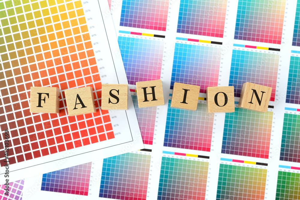 Fototapeta premium カラーチャートとFASHIONの文字ブロック